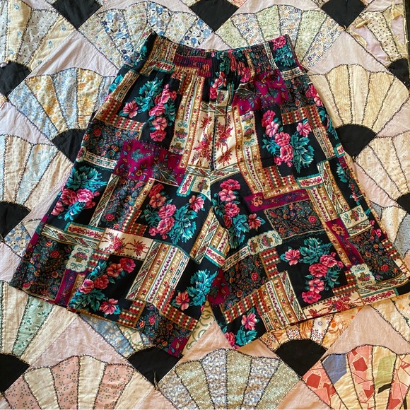 VINTAGE Shorts Bobbie Brooks 80s Floral Folk Art Pattern Stretchy Waist Pockets - Picture 8 of 13